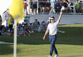 Contento Martin Trainer con su primer triunfo en una parada de la PGA
